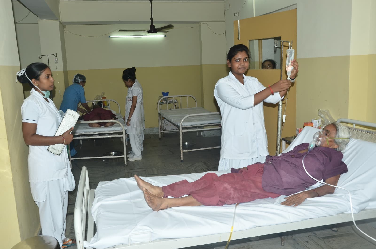 General ward at IDMH with nurses attending to patients on oxygen support