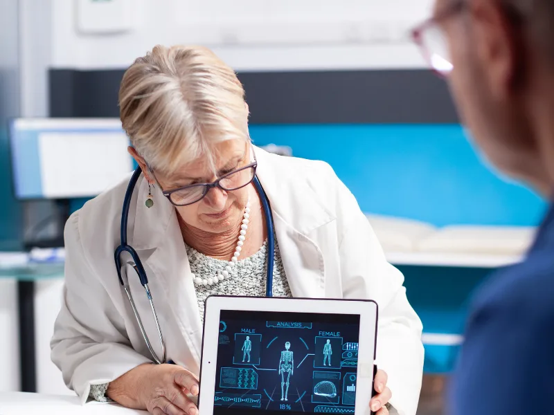 Anesthesiology specialist ensuring patient safety during surgery in Patna.