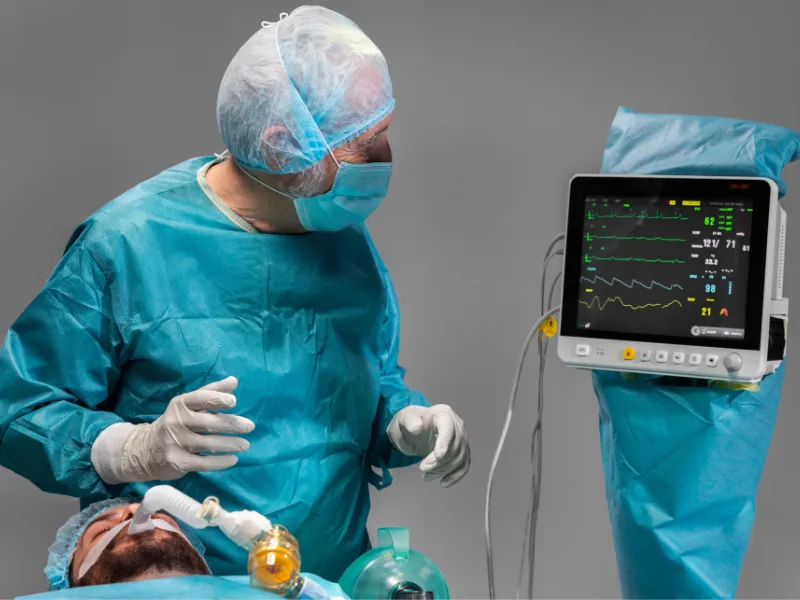 Senior Laparoscopic surgeon performing doorbin surgery in Patna hospital.